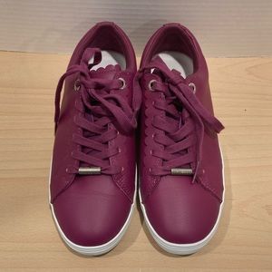 Ted Baker London
Size 5 Purple sneakers 
Never worn stickers still on bottom